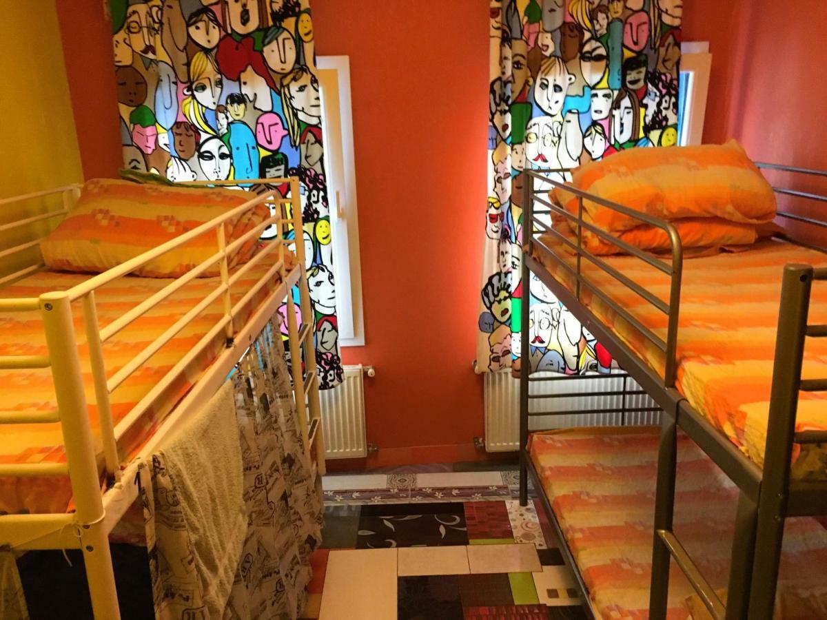 Funky Mamaliga Hostel Chişinau Exteriör bild